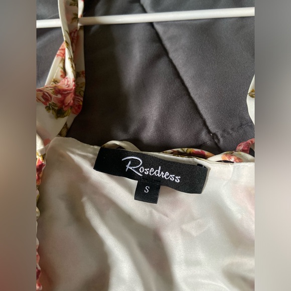 Beautiful floral dress - Picture 5 of 7